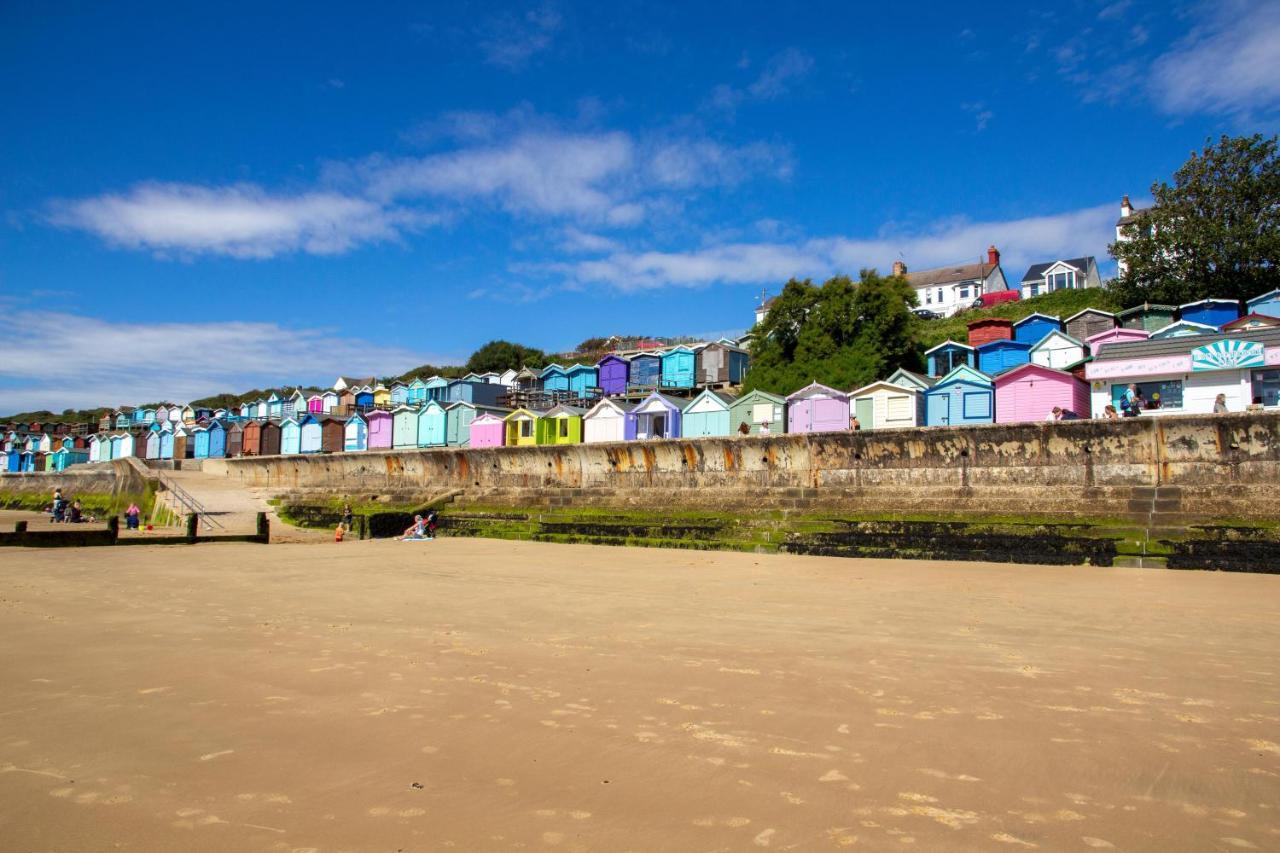Lovely Caravan With Large Decking At Naze Marine Holiday Park Ref 17306Br Walton-on-the-Naze Bagian luar foto