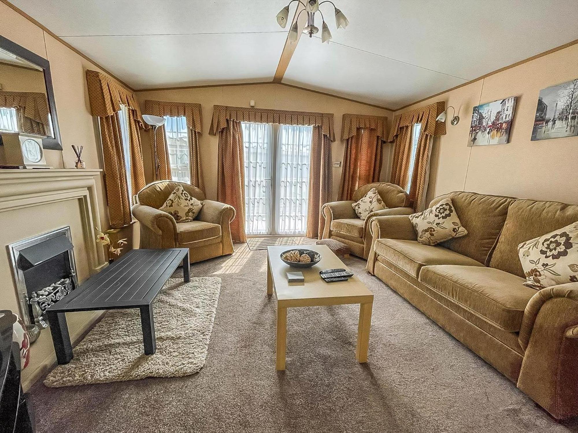 Lovely Caravan With Large Decking At Naze Marine Holiday Park Ref 17306Br Walton-on-the-Naze Bagian luar foto
